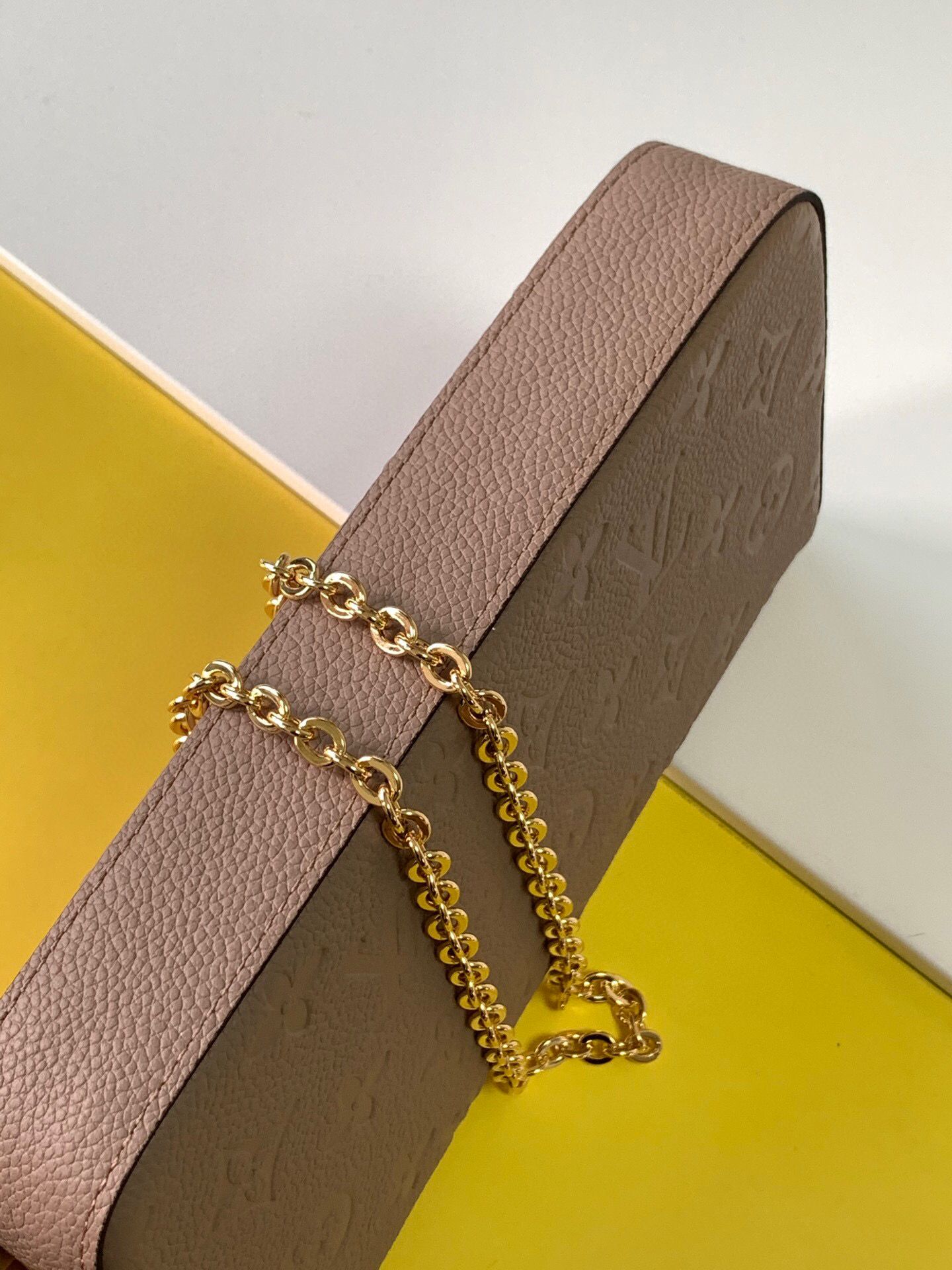 l0vis Vvtt0n fÉlicie pochette monogram empreinte leather beige m68697 21 x 12 x 3 cm