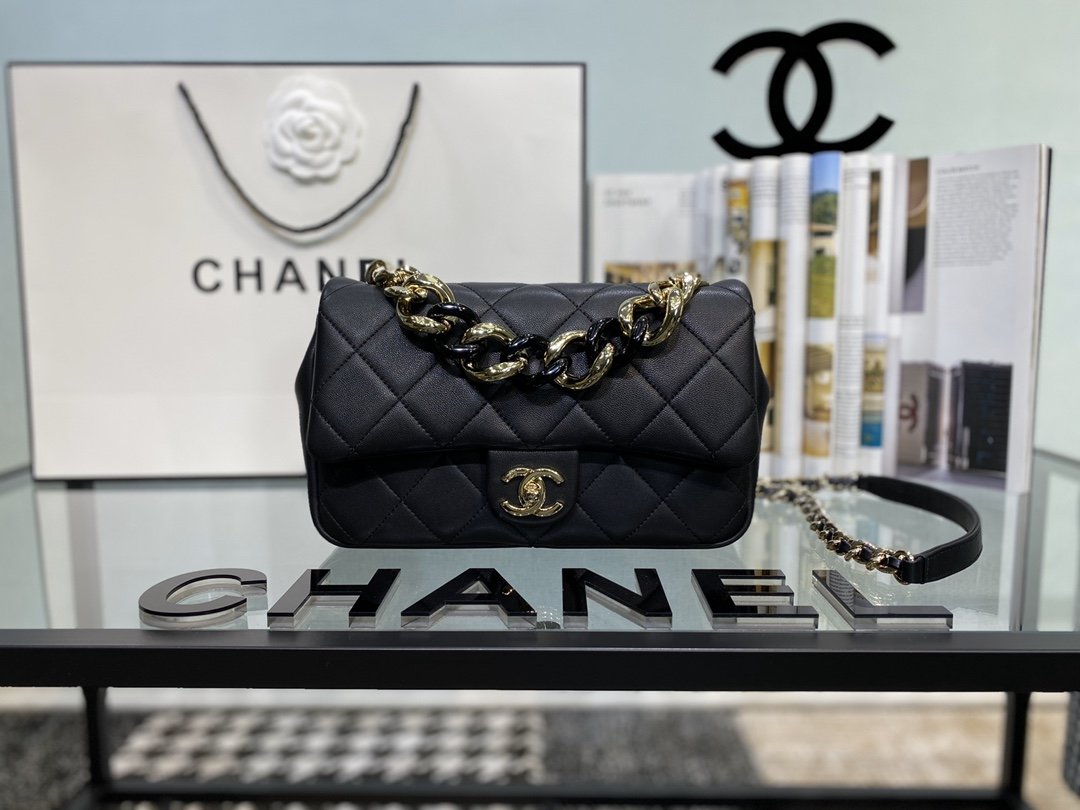 Ch**el flap bag with large bi-color chain black as1353 16 x 24 x 6 cm