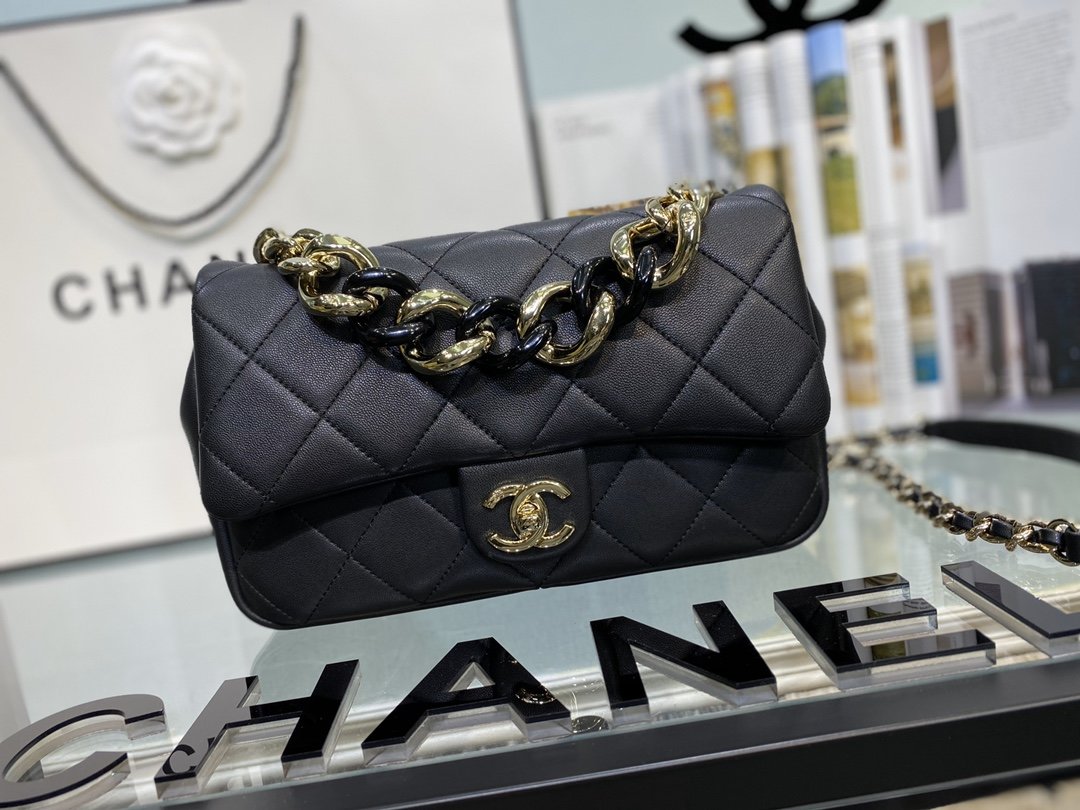 Ch**el flap bag with large bi-color chain black as1353 16 x 24 x 6 cm