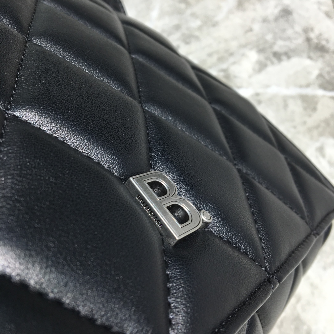 ba1en*iaga small buckle shoulder bag D1am0nd pattern leather silver metal black 25 x 9 x 20 cm