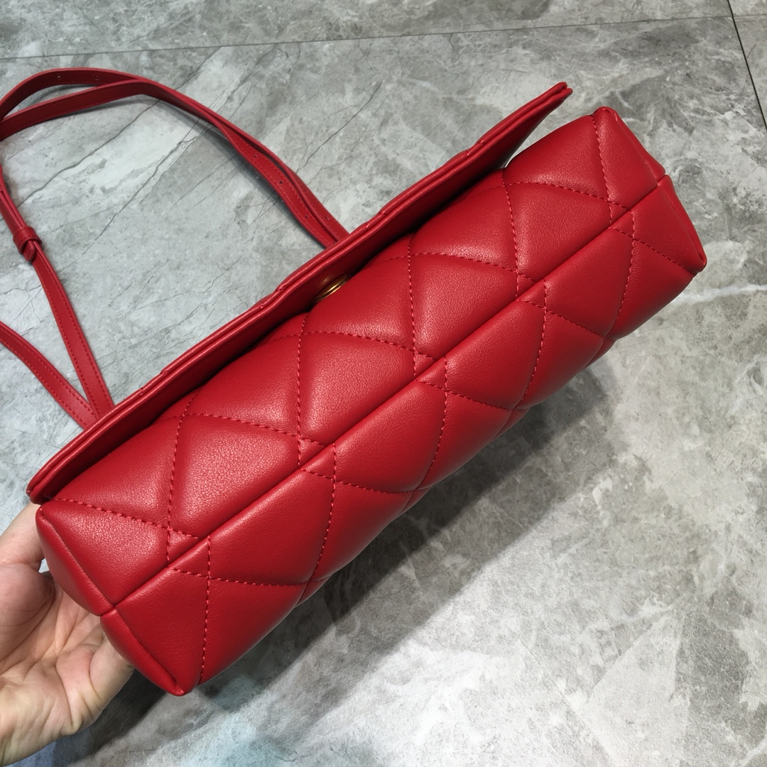 ba1en*iaga small buckle shoulder bag D1am0nd pattern leather golden metal red 25 x 9 x 20 cm