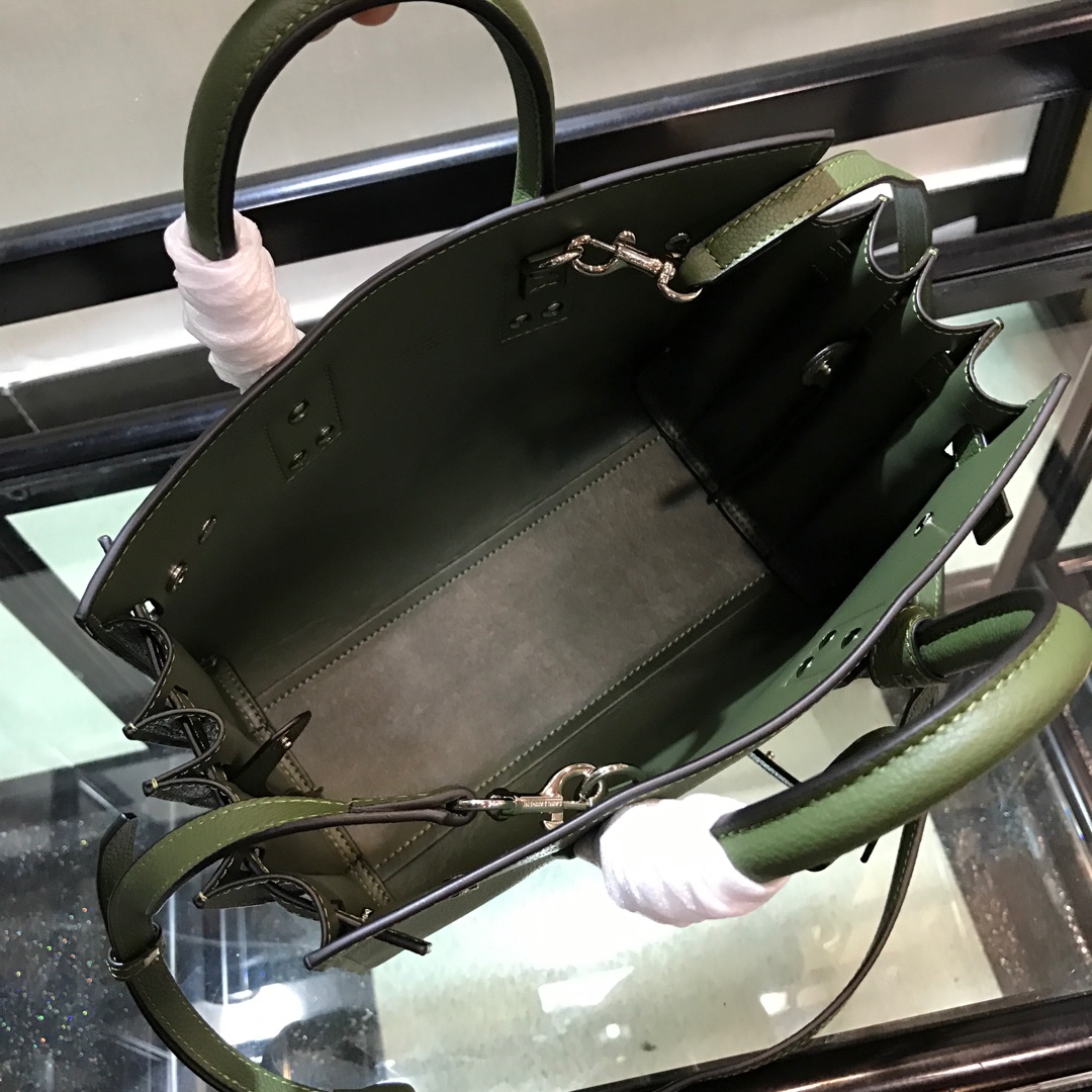 Y51 baby classic sac de jour in grained leather  dark green 421863 26 x 21 x 13 cm