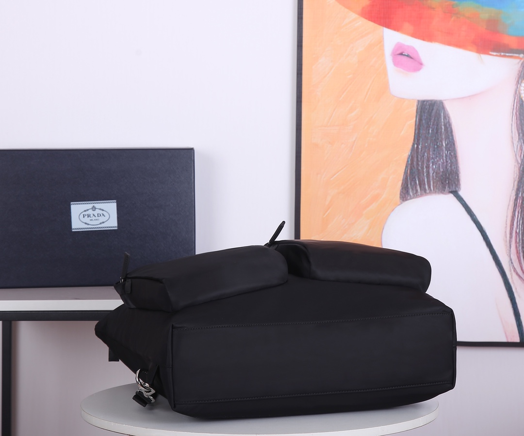Pra*a nylon and saffiano leather tote black 2vg053 40 x 44 x 10 cm