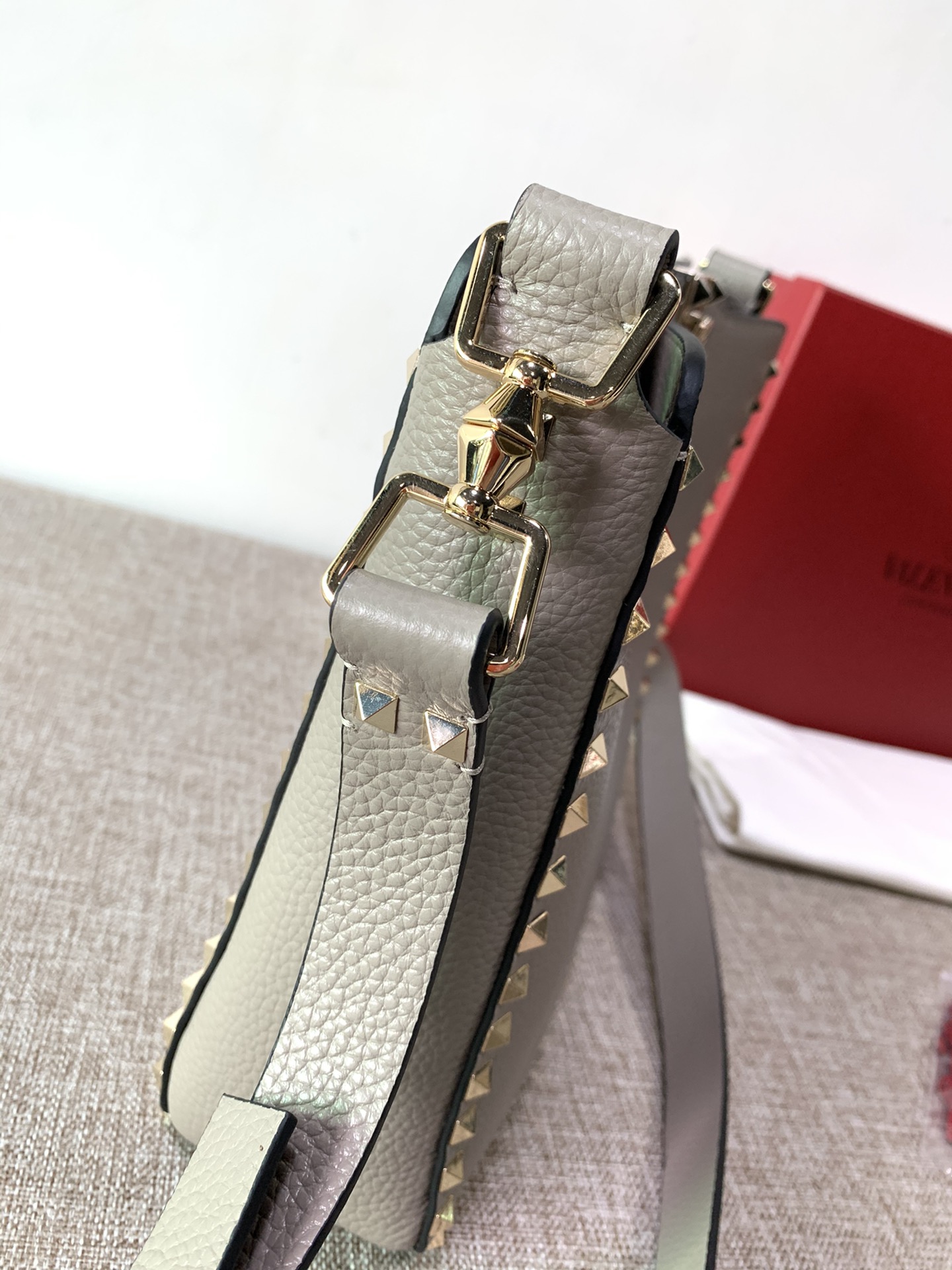 Va1e*ntin0 medium garavani rockstud tote soft cowhide leather grey 50031s 27 × 7 × 25 cm