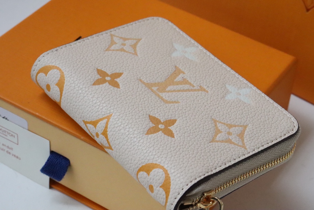 l0vis Vvtt0n zippy coin purse by the pool monogram pattern yellow m80408 11 x 8.5 x 2 cm