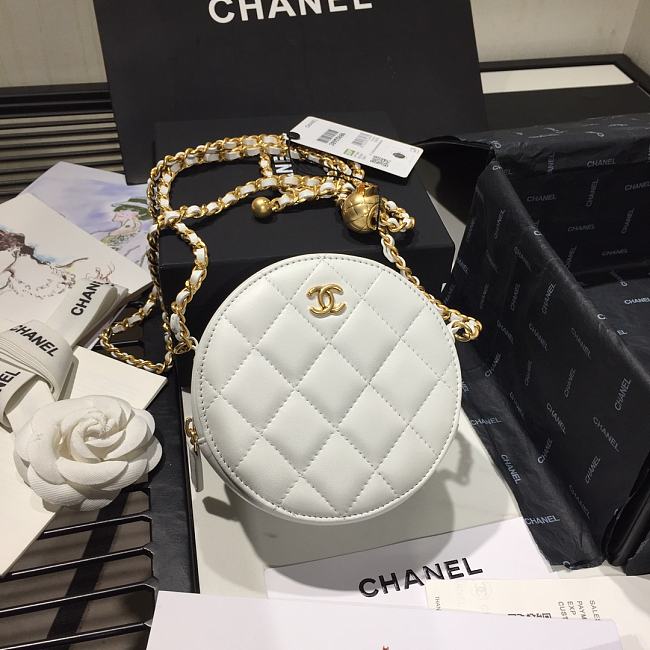 Ch**el quilted pearl crush round bag white as1449 12 x 12 x 4.5 cm