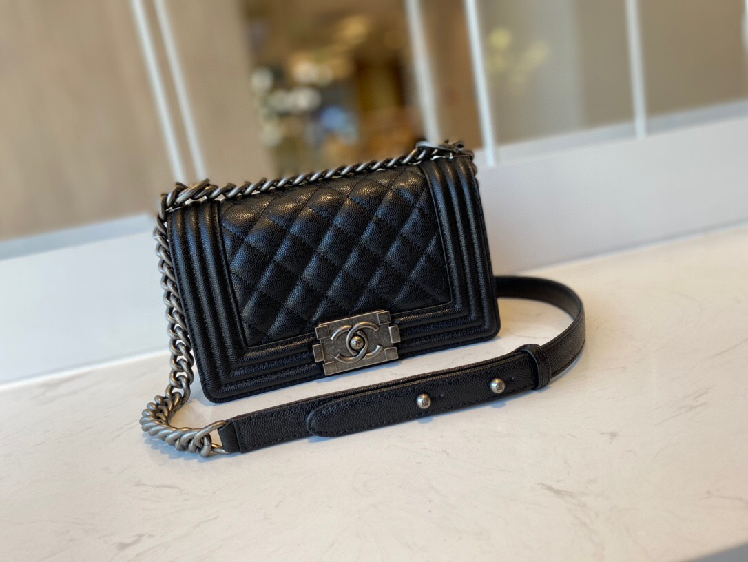 Ch**el small boy handbag grained calfskin & ruthenium-finish metal black a67085 20 cm