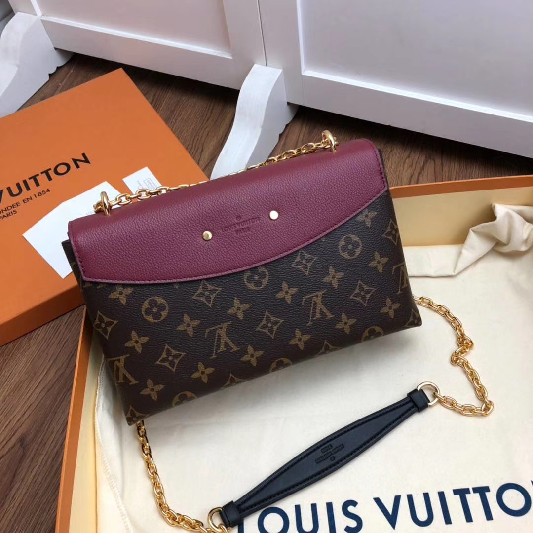 l0vis Vvtt0n saint-placide monogram canvas and leather bordeaux m43715 26 x 16 x 7 cm