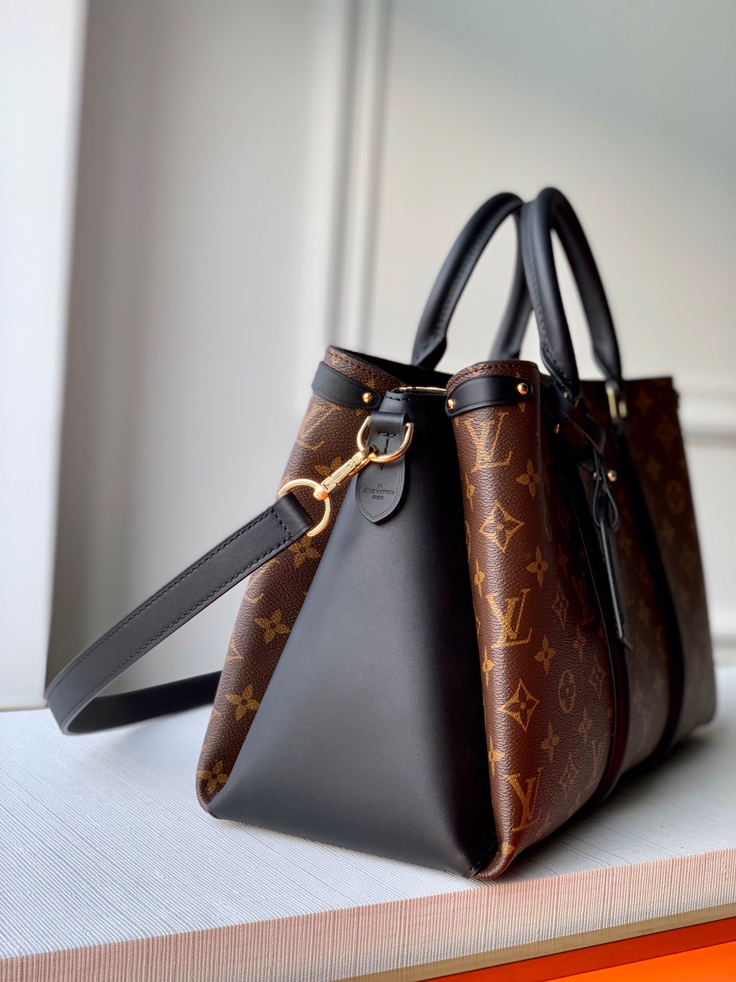 l0vis Vvtt0n soufflot mm monogram canvas and leather black m44817 35 × 24 × 15 cm