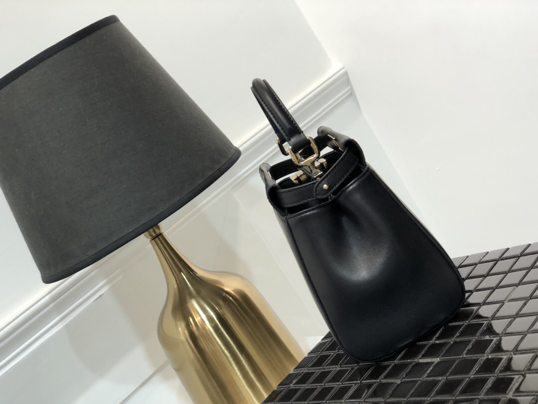 F**di mini peekaboo leather bag black 8bn244 23 cm