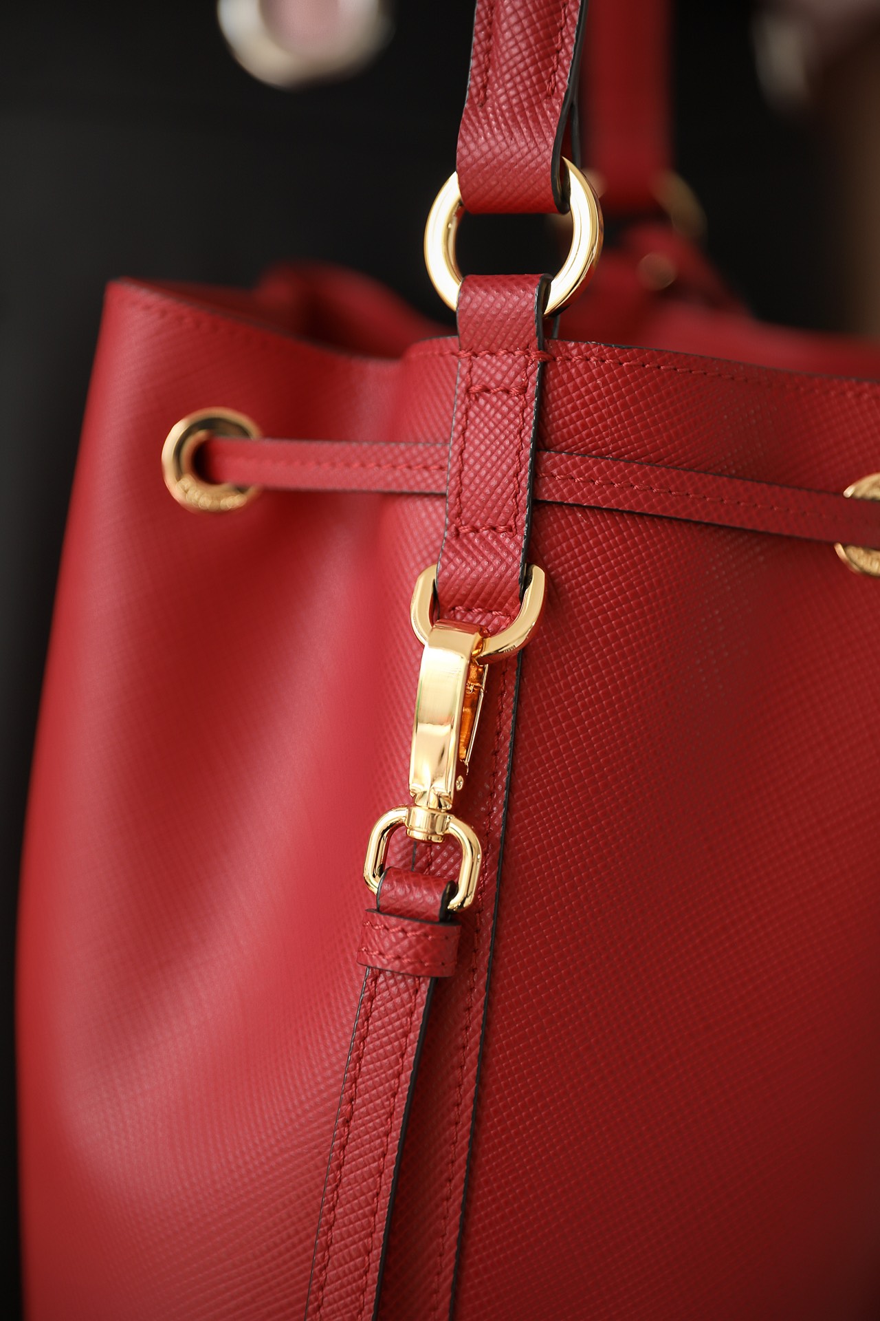 Pra*a saffiano leather bucket bag red 1be032 22 × 22 × 14 cm
