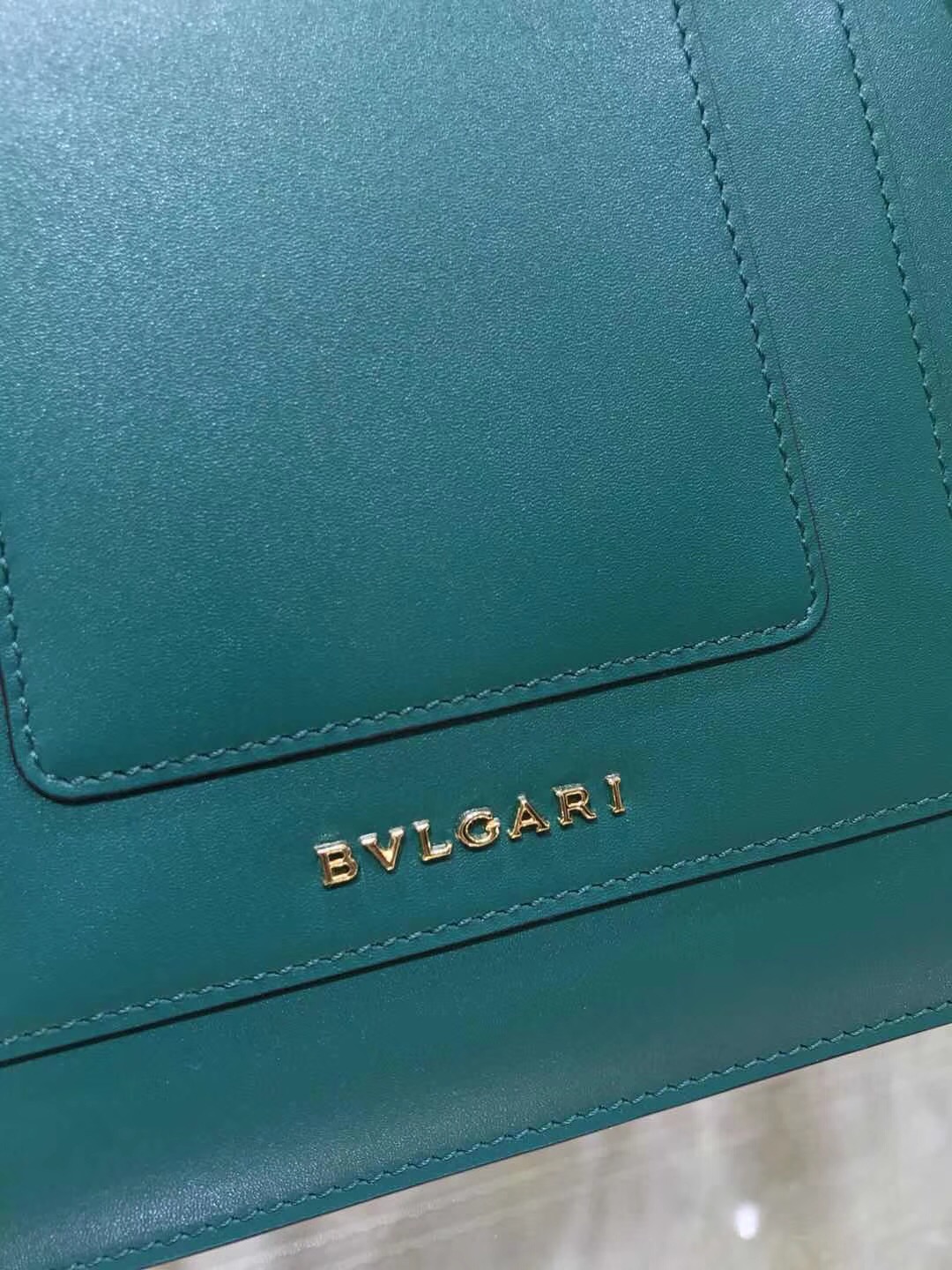 Bv1g*ai serpenti forever crossbody bag leather emerald green 39778 20 x 16 x 9 cm