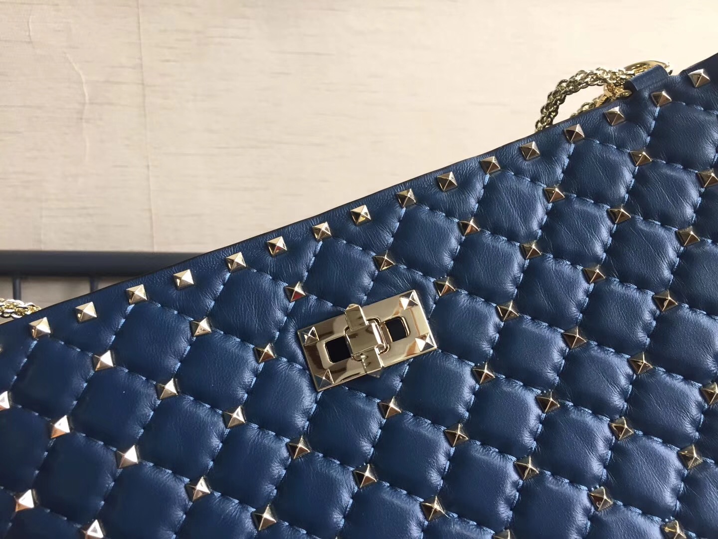 Va1e*ntin0 rockstud spike tote bag dark blue 33 x 12 x 23 cm
