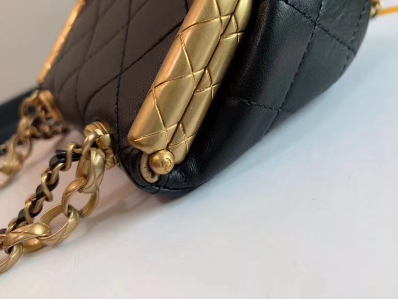 Ch**el small lambskin kiss-lock bag black as1885 11 x 14 x 7 x cm