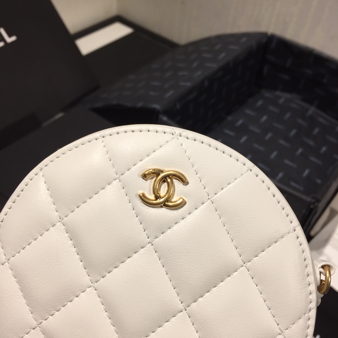 Ch**el round charm chain clutch leather white as1449 12 x 12 x 4.5 cm