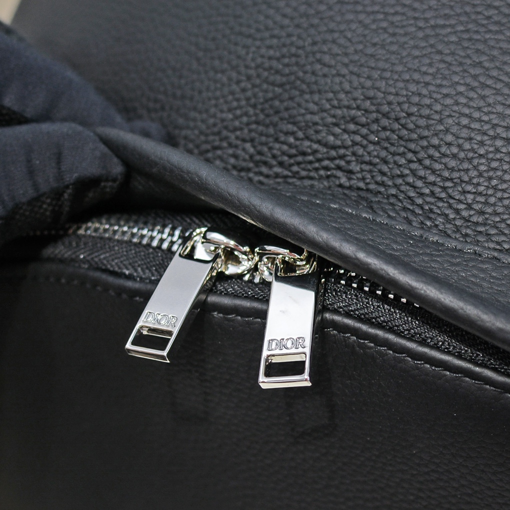 D10r backpack leather black 30 x 42 x 15 cm