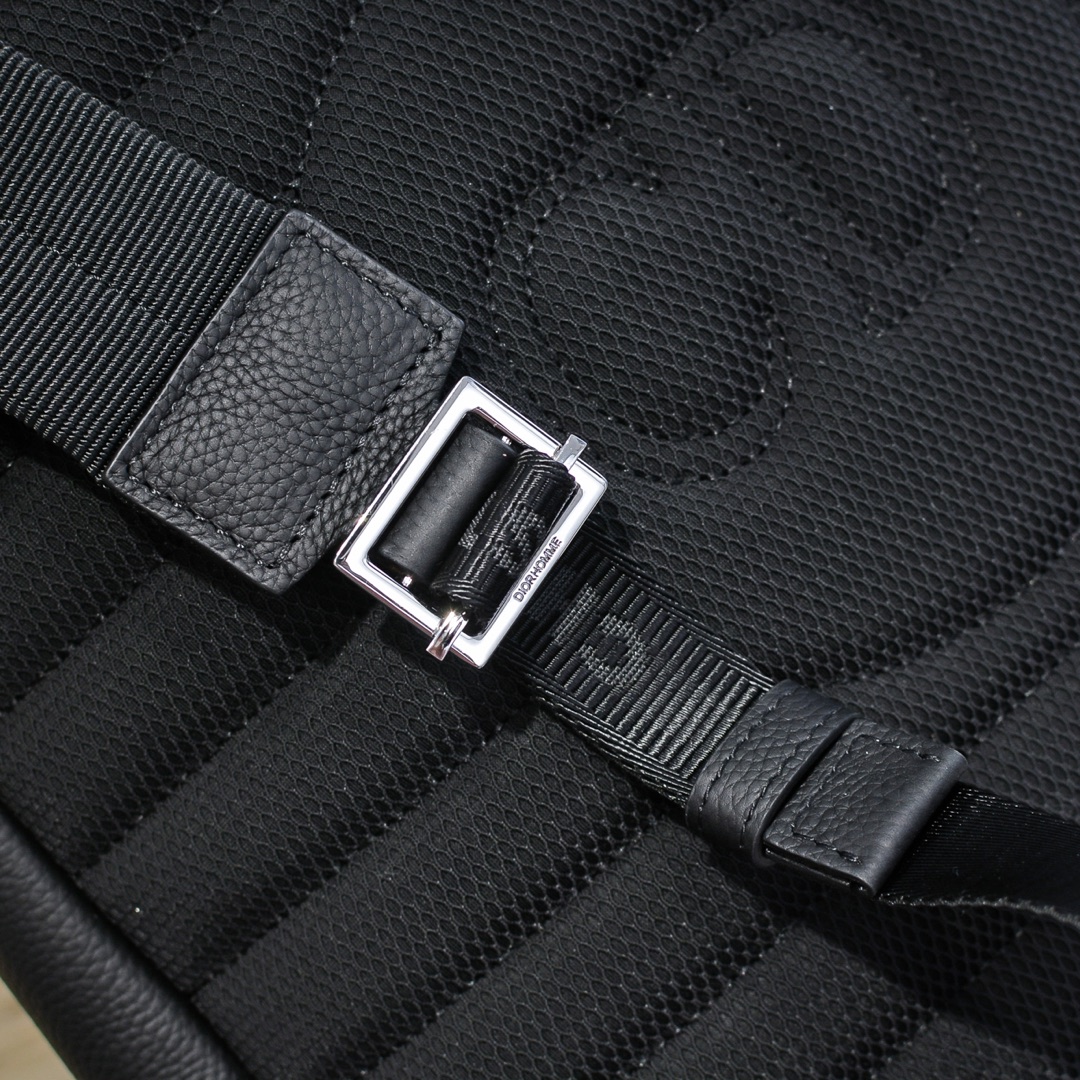 D10r backpack leather black 30 x 42 x 15 cm