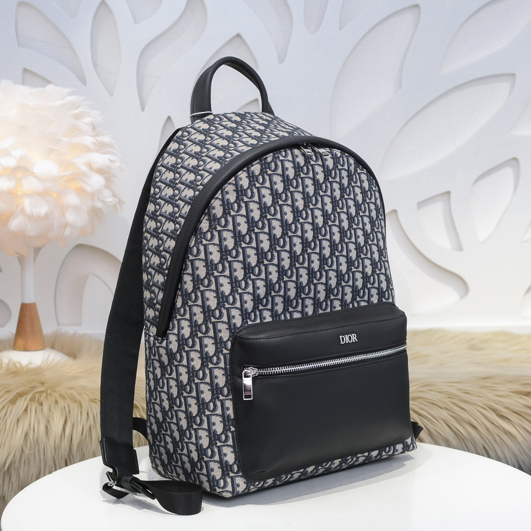 D10r oblique jacquard backpack beige and black 30 x 42 x 15 cm