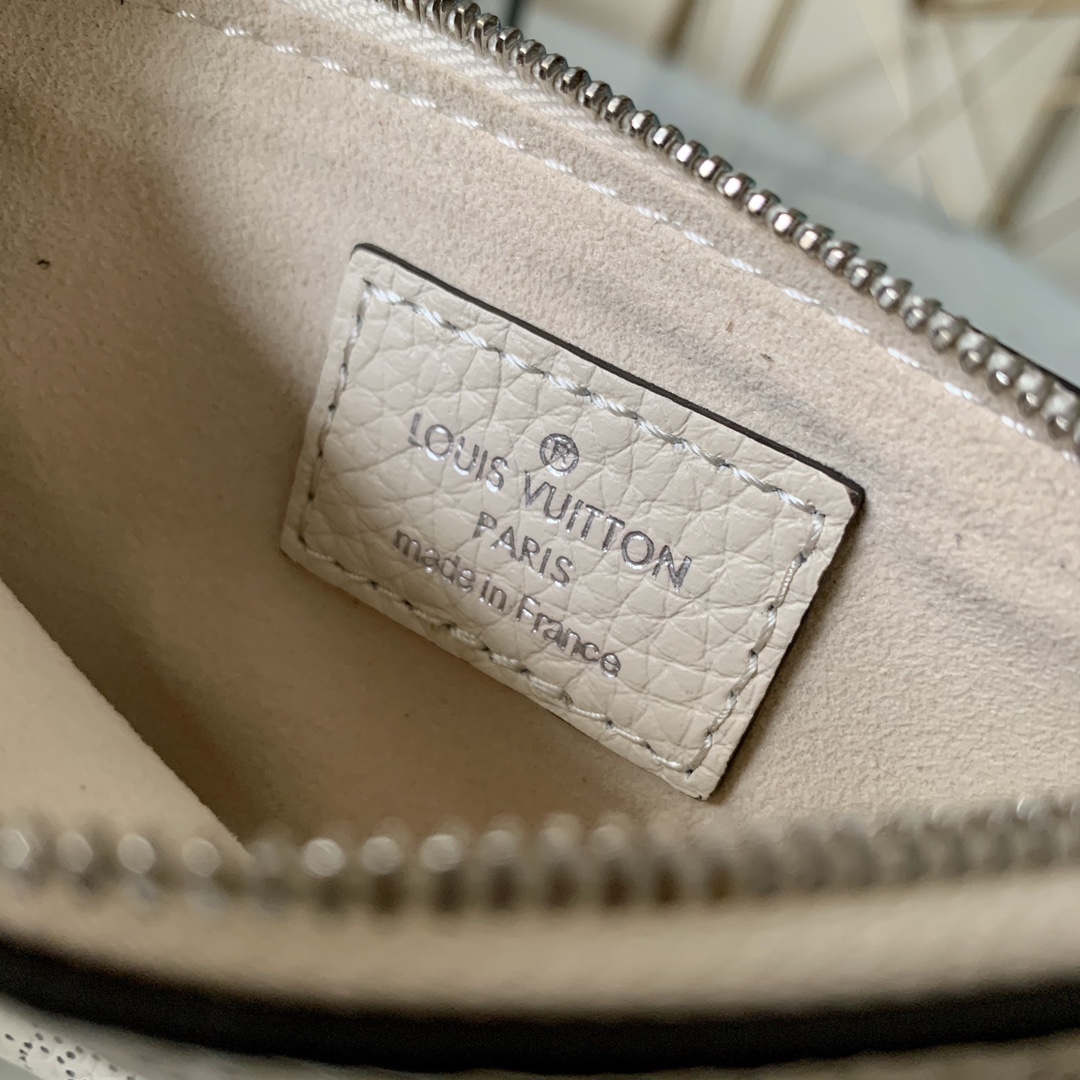 l0vis Vvtt0n key pouch mahina leather monogram pattern white m69508 13.8 x 9 x 1.5 cm