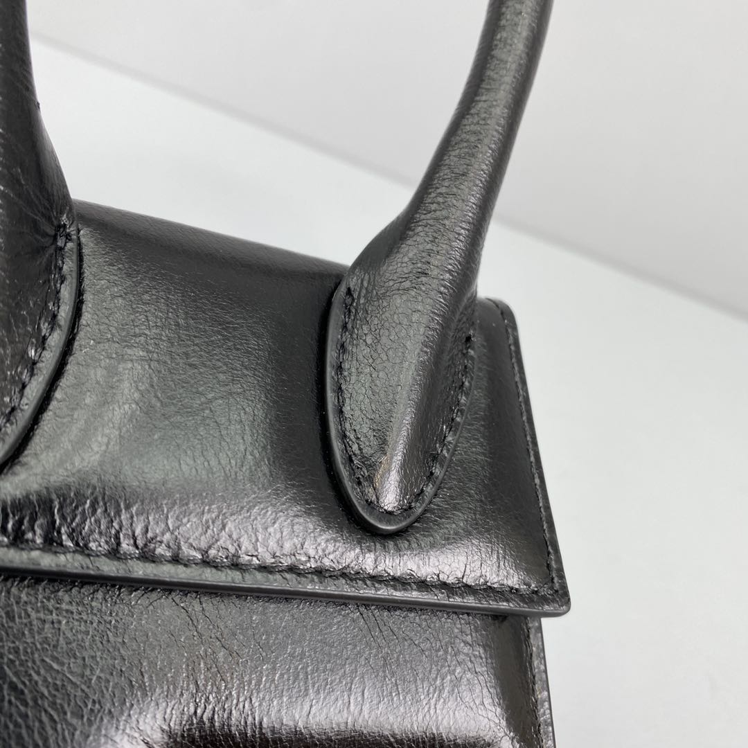 JACQUEMUS LE CHIQUITO Mini Leather Bag Black 213BA01 12 x 8 x 5 cm