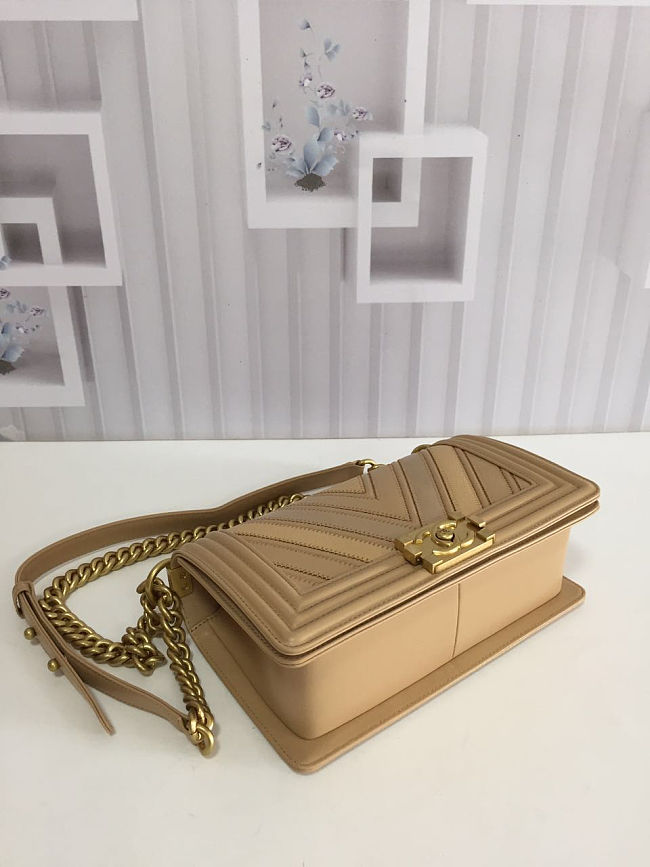 Ch**el medium chevron mix leather flap boy bag beige a67086 25 x 16 x 9 cm