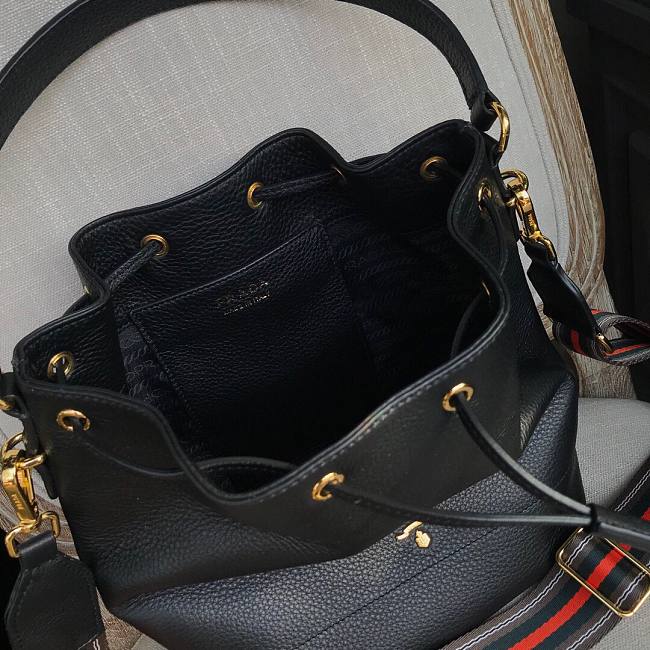 Pra*a bucket leather black 1ba018 18 x 23 x 13 cm