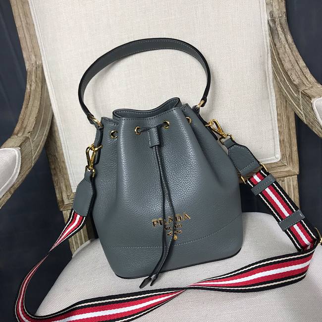 Pra*a bucket leather gray 1ba018 18 x 23 x 13 cm