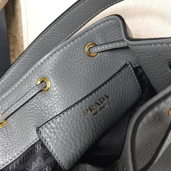 Pra*a bucket leather gray 1ba018 18 x 23 x 13 cm