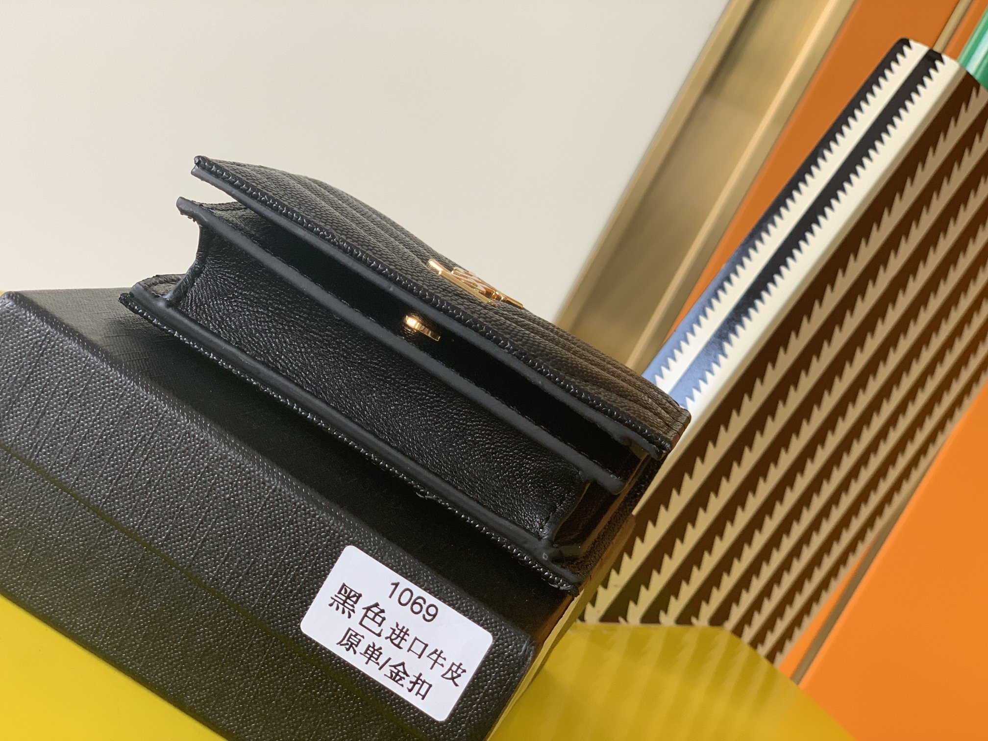 Y51 monogram card case in grain de poudre embossed leather black 530841 11 x 8.5 x 3 cm