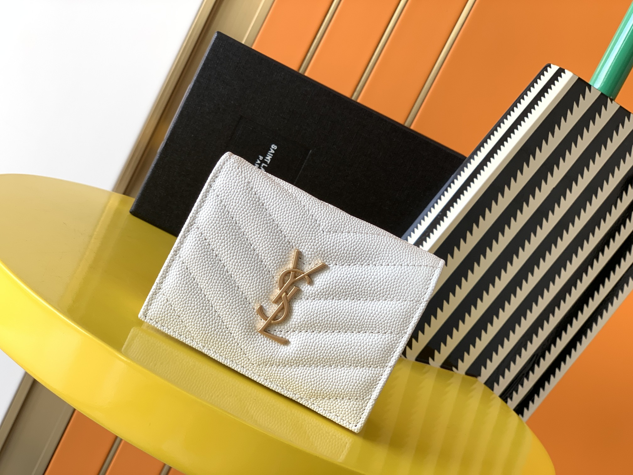 Y51 monogram card case in grain de poudre embossed leather white 530841 11 x 8.5 x 3 cm