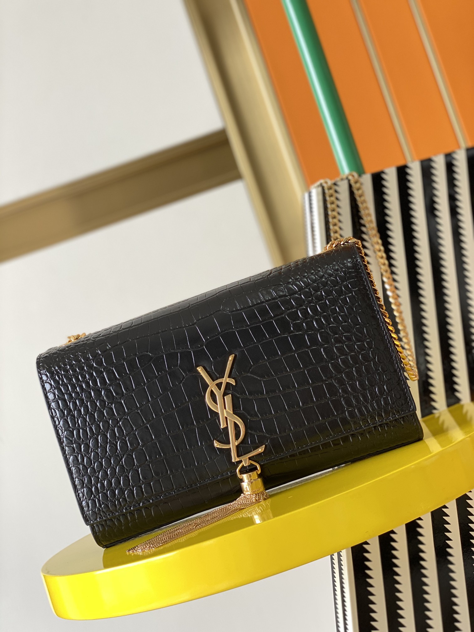 Y51 medium kate with tassel in crocodile-embossed shiny leather black 354119 24 x 14.5 x 5.5 cm