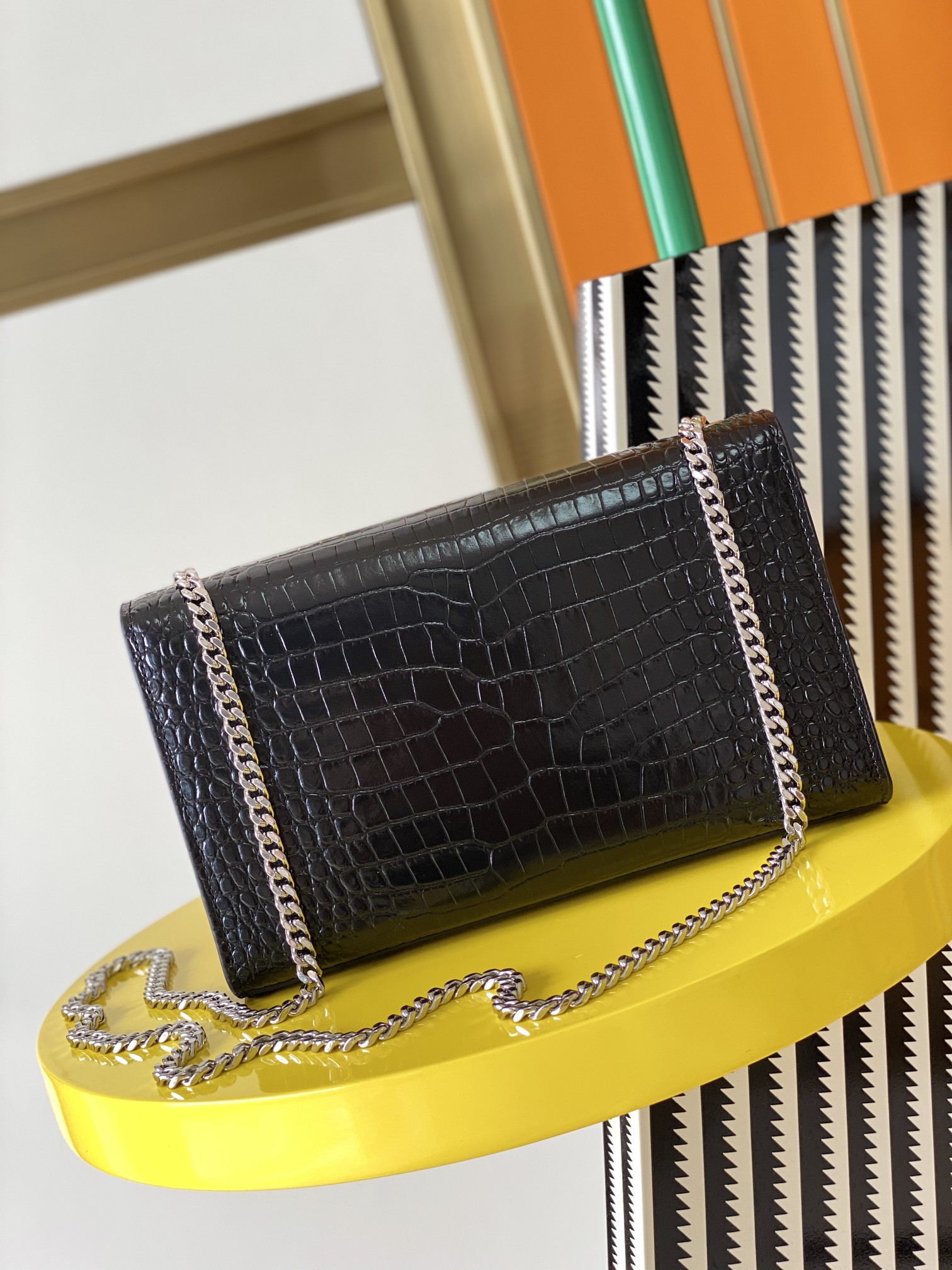 Y51 medium kate with tassel in crocodile-embossed shiny leather silver metal white 354119 24 x 14.5 x 5.5 cm