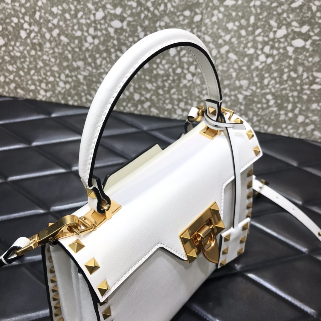Va1e*ntin0 small garavani rockstud alcove grainy handbag white ww2b0j71wax 22 x 17 x 9 cm