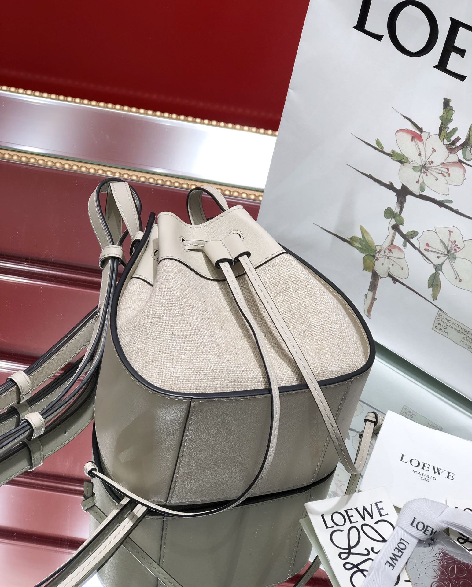 L0ew* mini hammock drawstring classic calfskin leather white 314.30.v07 19.5 x 17 x 11 cm