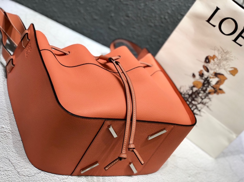 L0ew* small hammock bag cassic calfskin leather orange 387.30.s35 26 x 21 x 14 cm