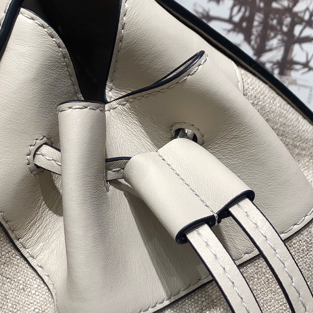 L0ew* small hammock bag cassic calfskin leather white 387.30.s35 26 x 21 x 14 cm