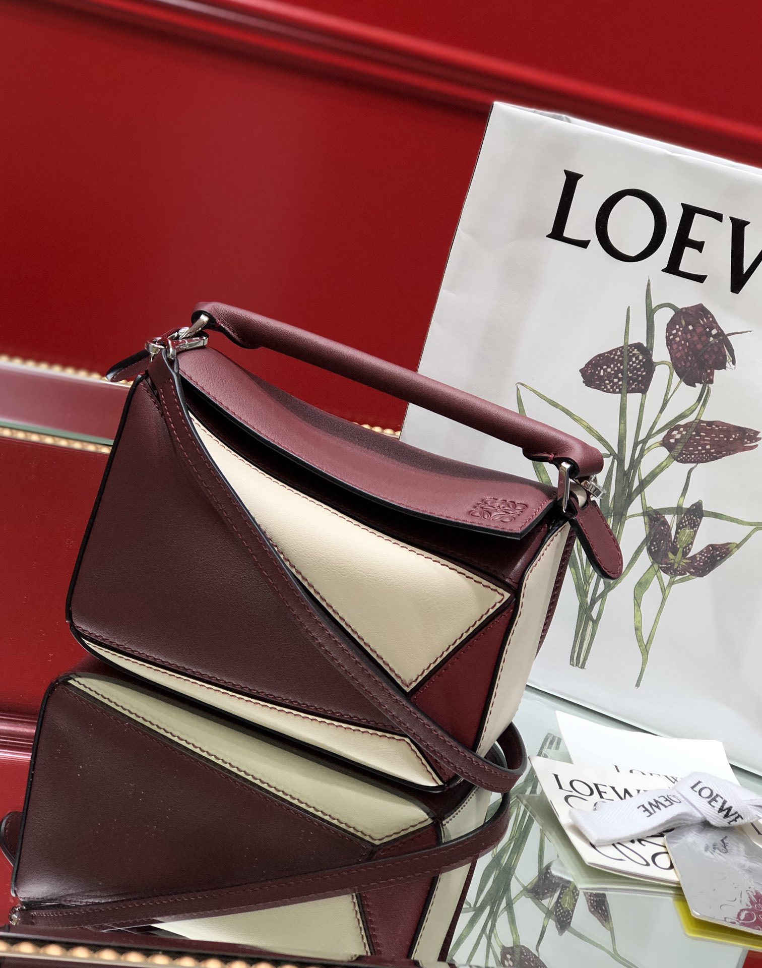 L0ew* mini puzzle bag classic calfskin leather burgundy/white a510u95x34 18 x 12.5 x 8 cm