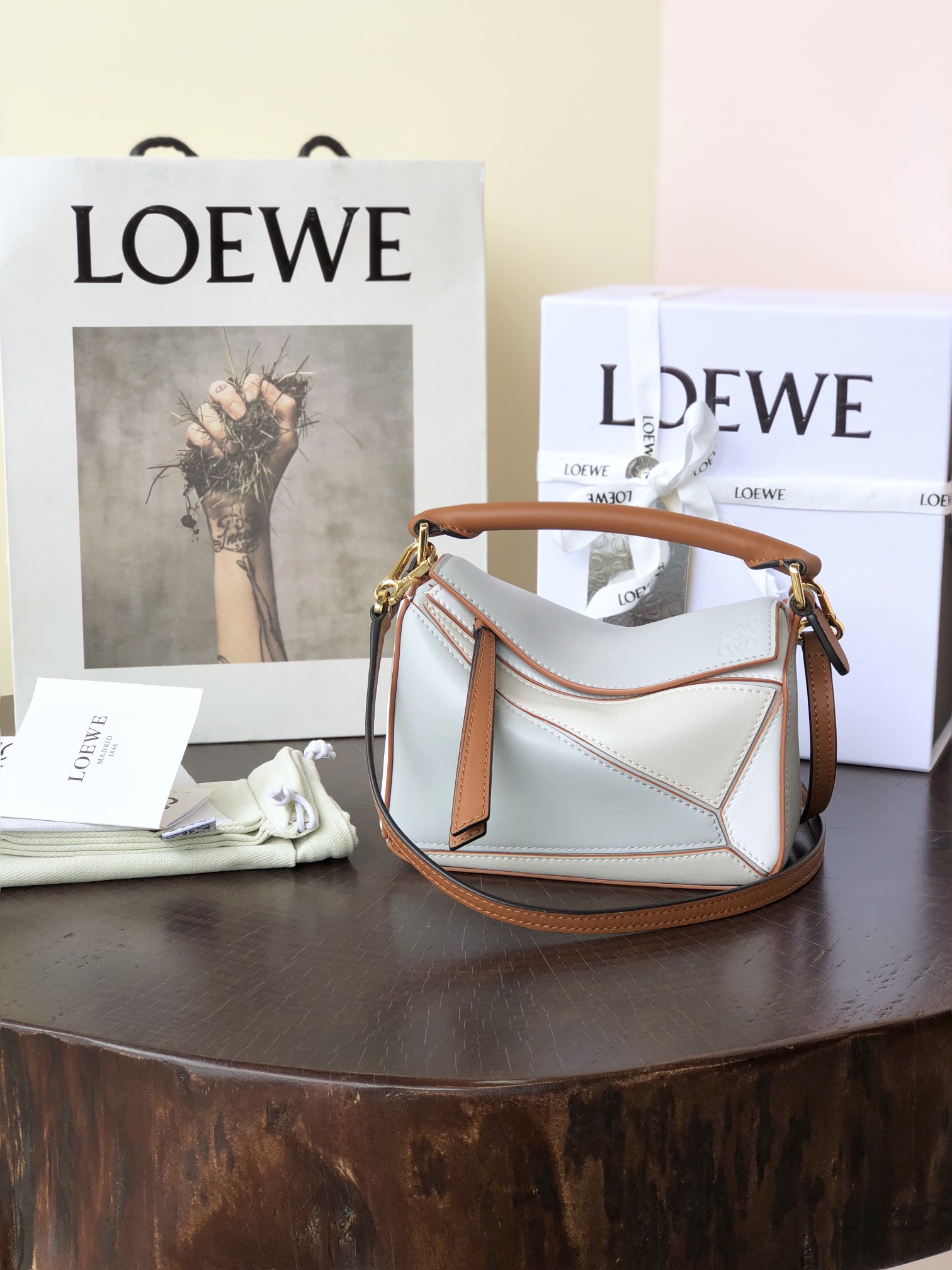 L0ew* mini puzzle bag classic calfskin leather light blue/sand a510u95x34 18 x 12.5 x 8 cm