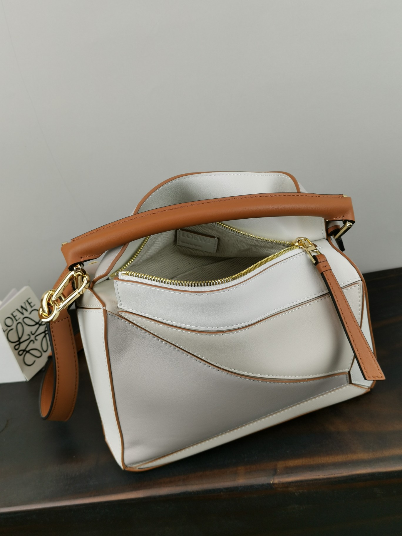 L0ew* small puzzle bag cassic calfskin leather grey/light oat a510s21x55 24 x 14 x 11 cm