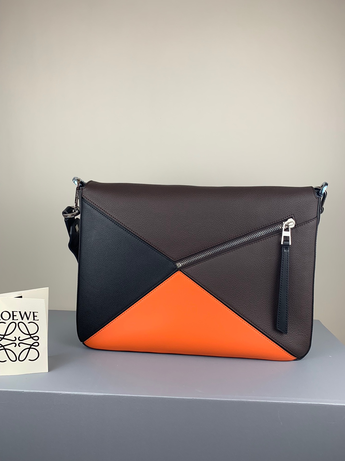 L0ew* puzzle messenger bag classic calfskin dark brown/neon orange 37 x 25 x 9 cm