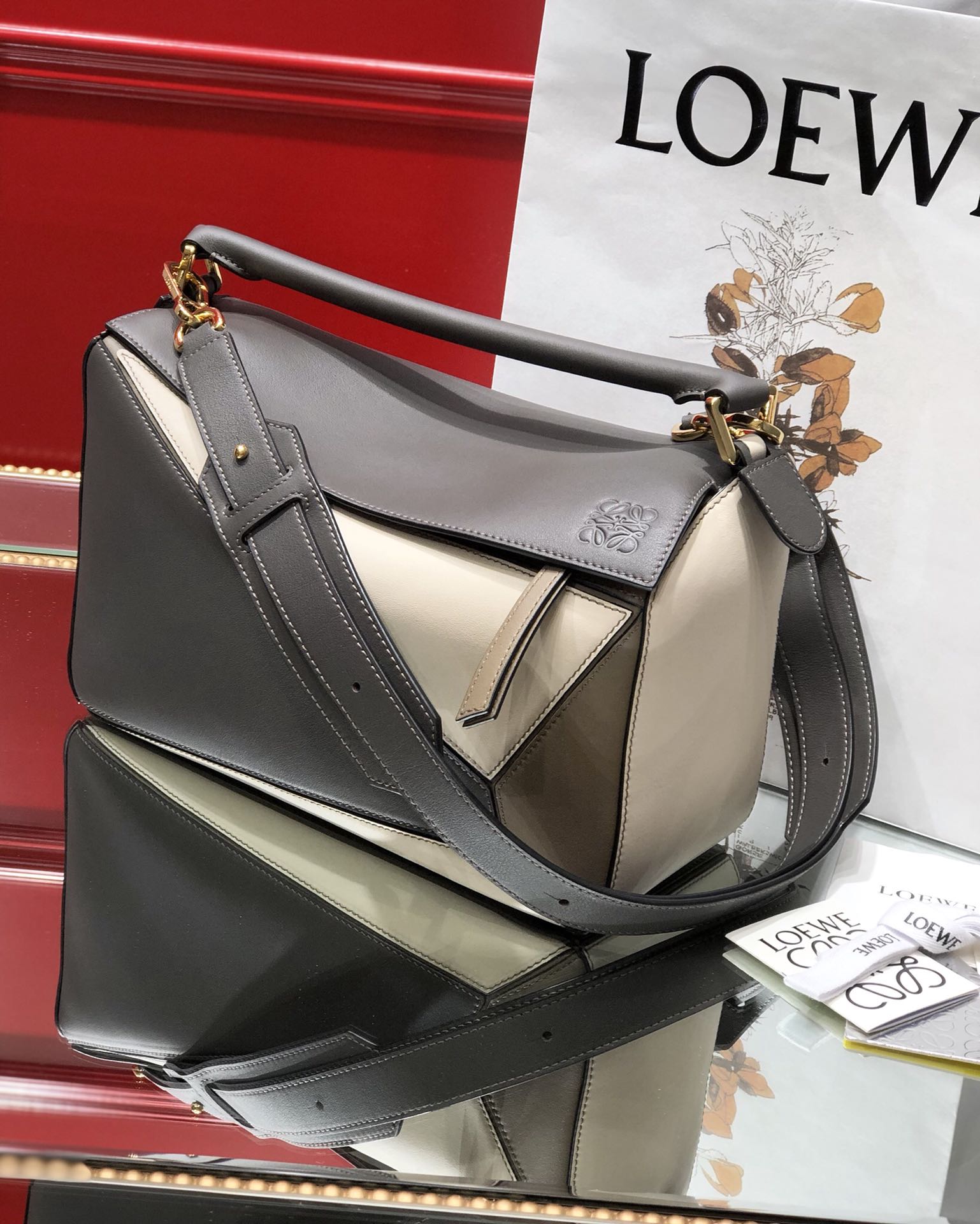 L0ew* medium puzzle bag classic calfskin gold metal  grey/white 322.30js20 29 x 18 x 12 cm