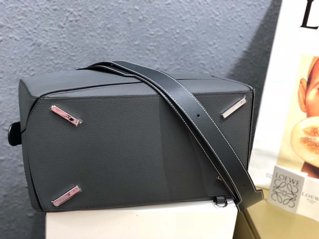 L0ew* large puzzle edge bag grained calfskin anthracite grey b510140x01 35 × 17 × 24 cm