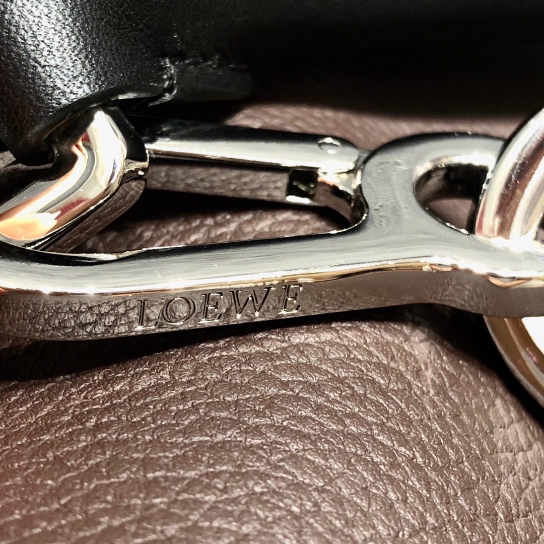 L0ew* large puzzle edge bag grained calfskin black/neon orange b510140x01 35 × 17 × 24 cm