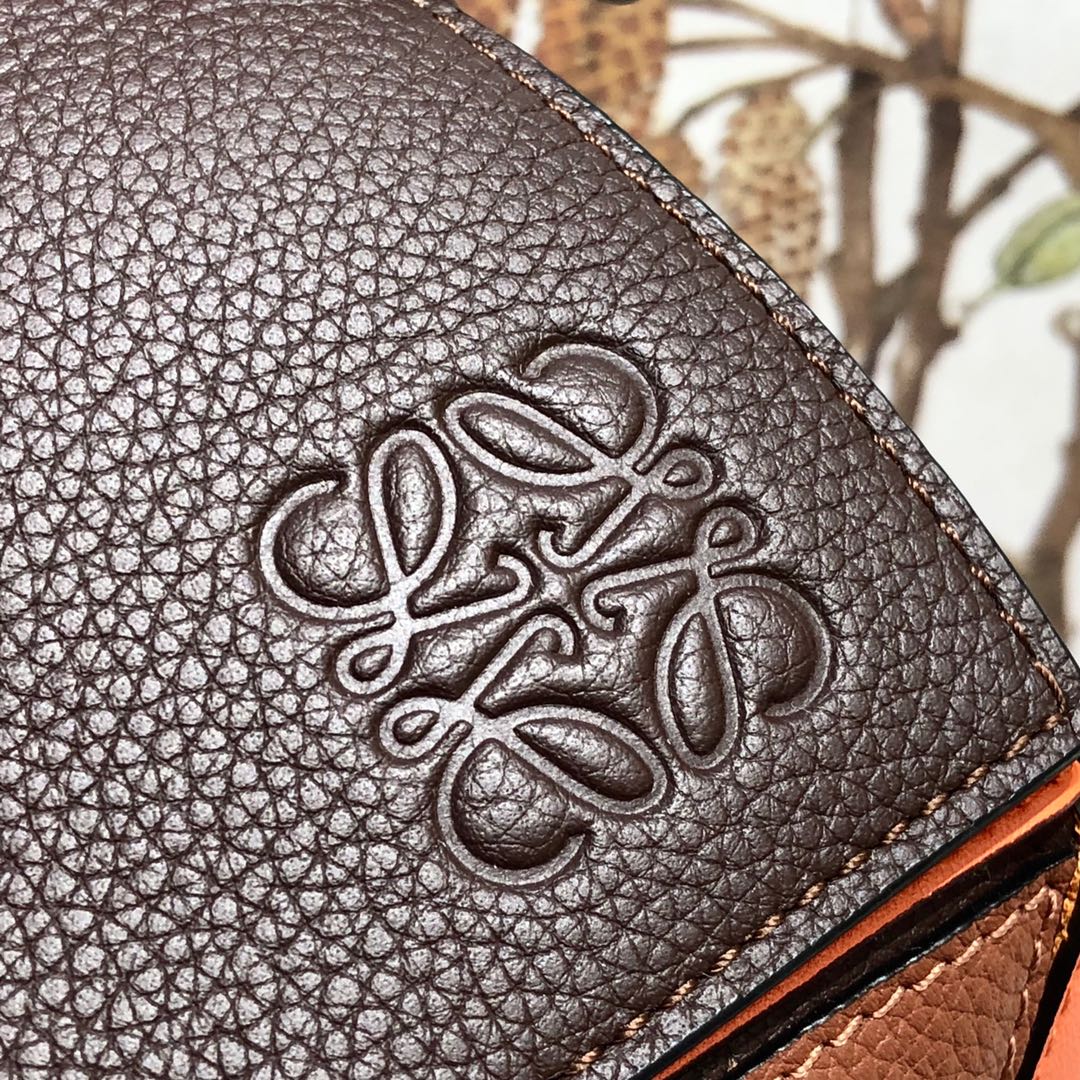 L0ew* large puzzle edge bag grained calfskin black/neon orange b510140x01 35 × 17 × 24 cm