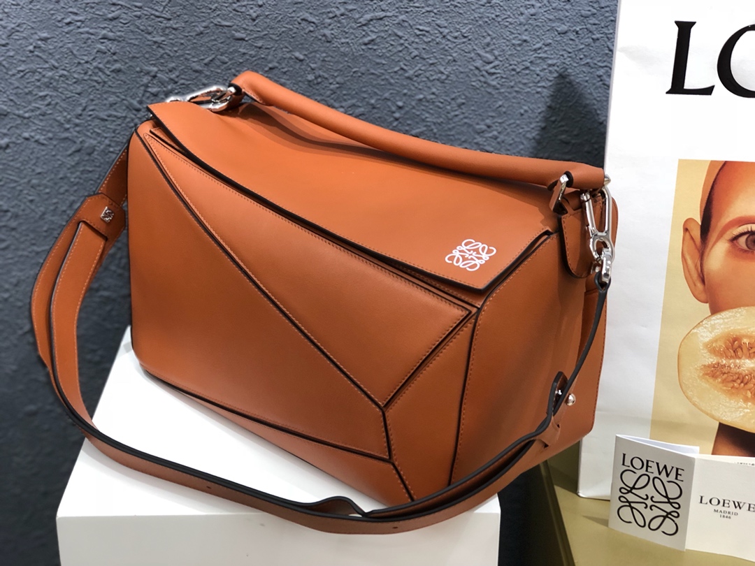 L0ew* large puzzle edge bag classic calfskin tan b510140x01 35 × 17 × 24 cm