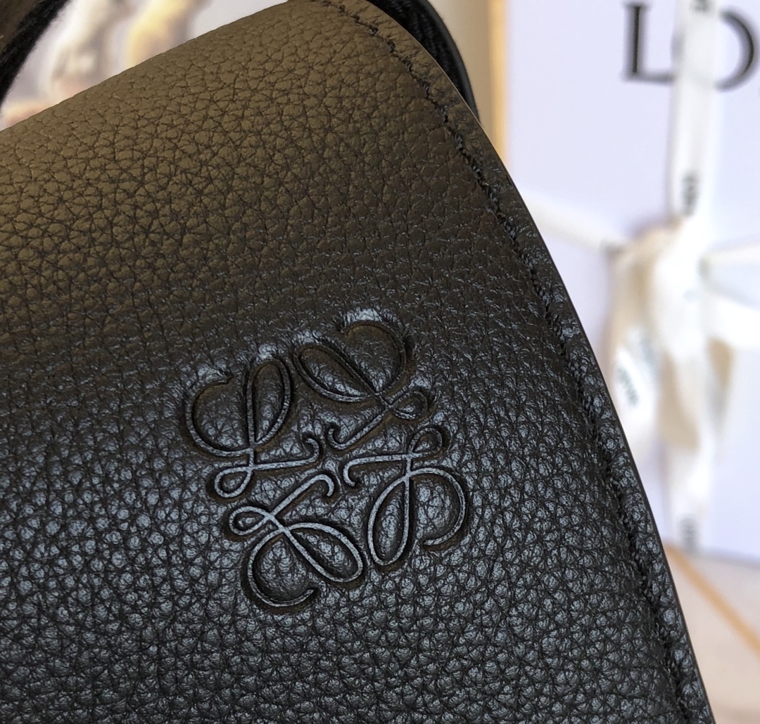 L0ew* military messenger bag soft grained calfskin black b553a14x03 33 x 10 x 25 cm