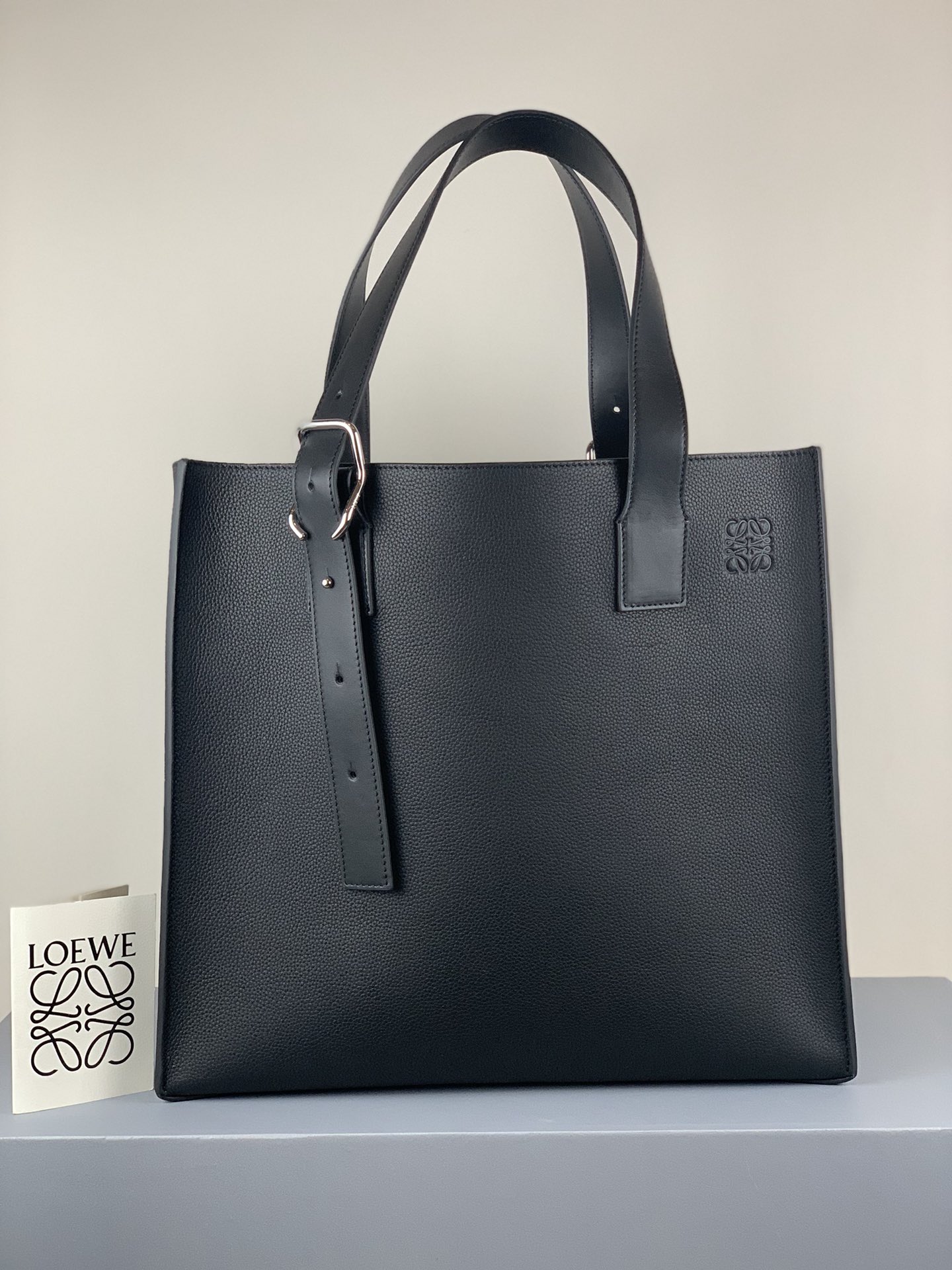 L0ew* buckle tote bag soft grained calfskin black 335.28.z62 36 x 33 x 17 cm