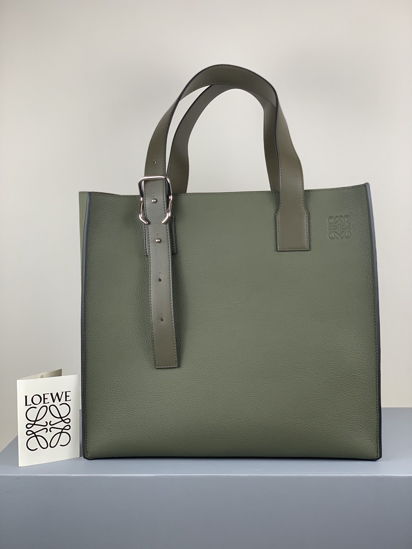 L0ew* buckle tote bag soft grained calfskin avocado green 335.28.z62 36 x 33 x 17 cm