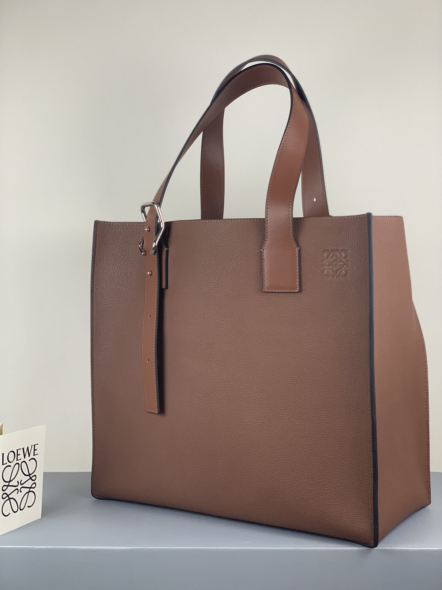 L0ew* buckle tote bag soft grained calfskin tan 335.28.z62 36 x 33 x 17 cm