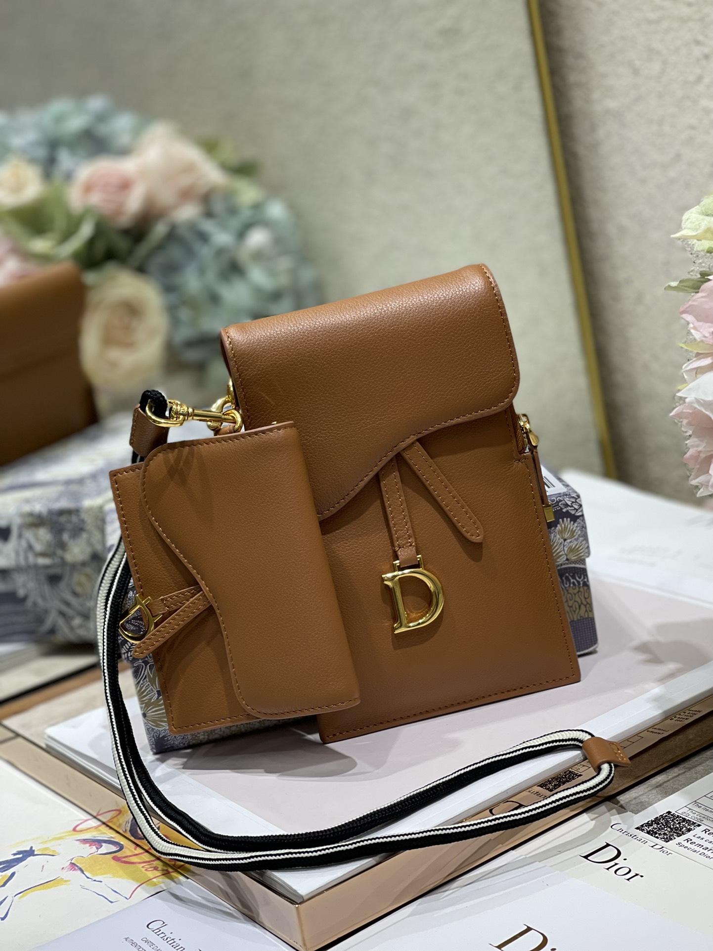 D10r saddle multifunction pouch leather brown 18.5 x 12 x 7.5 cm